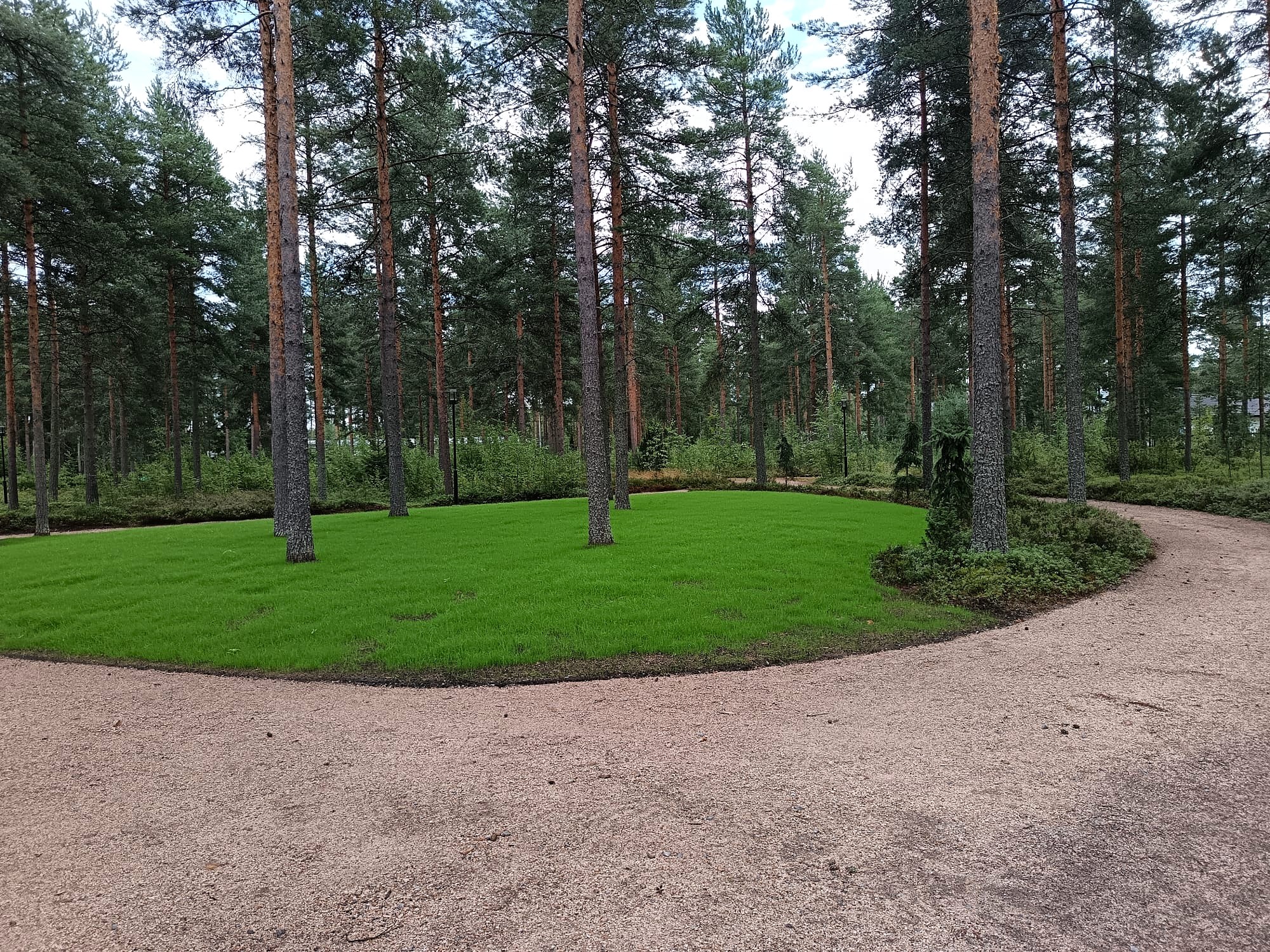 Laadukas kasvualusta helpottaa vihertöitä hautausmailla